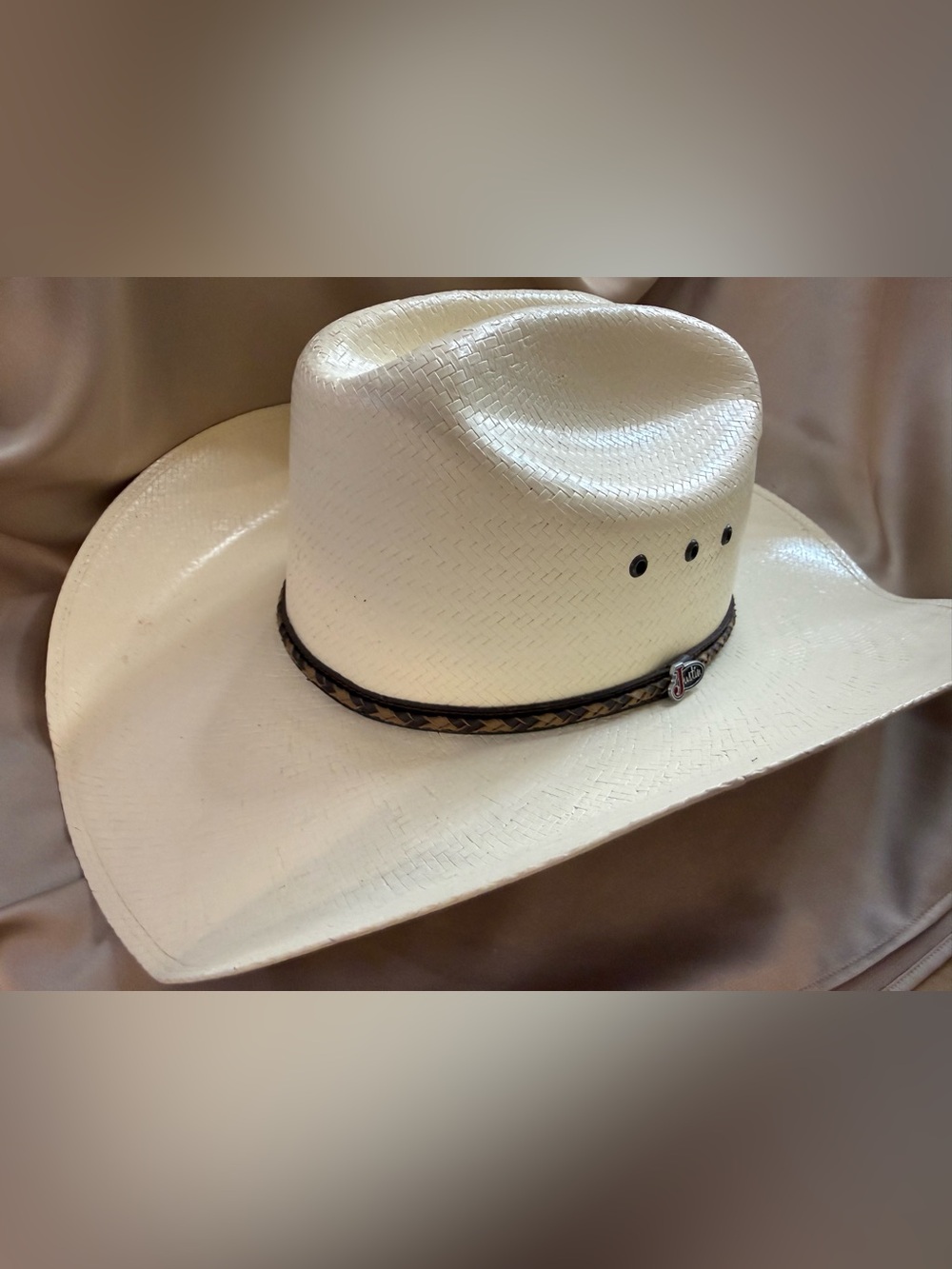 Justin Cowboy Hat! Excellent condition- wore to the Jason Aldean Concert 🎶 🤠